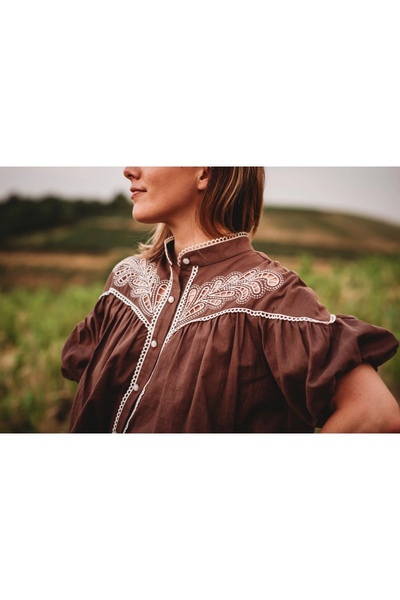 Blouse brodée