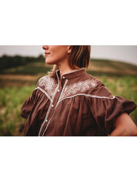 Blouse brodée