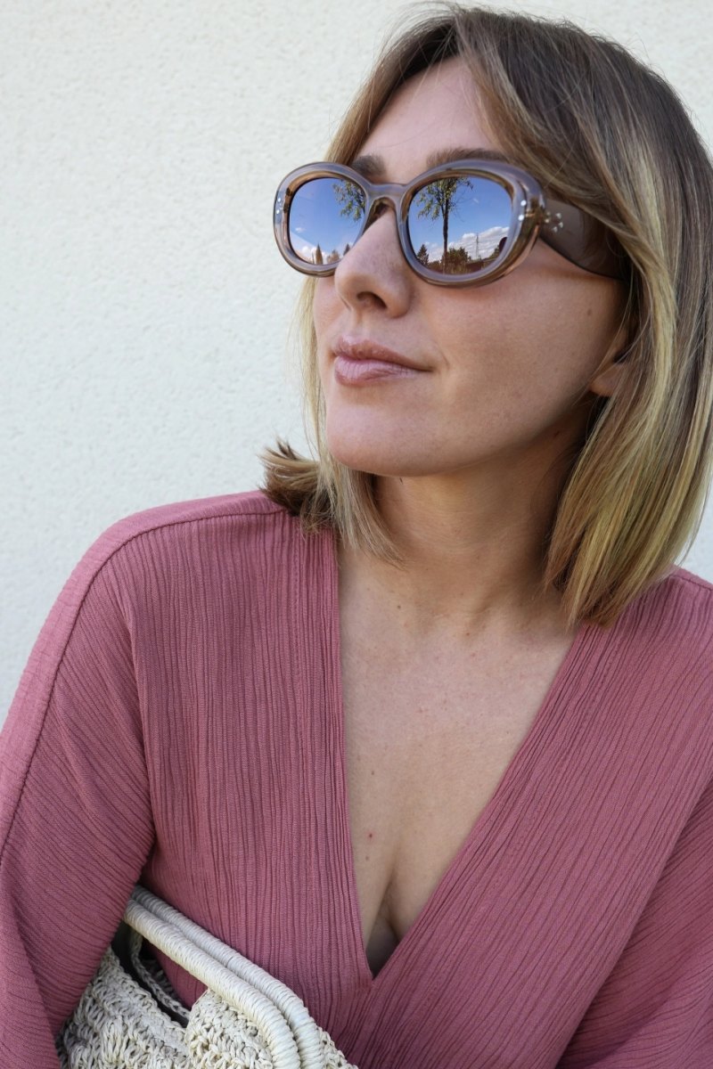 Lunettes solaires allongé beige