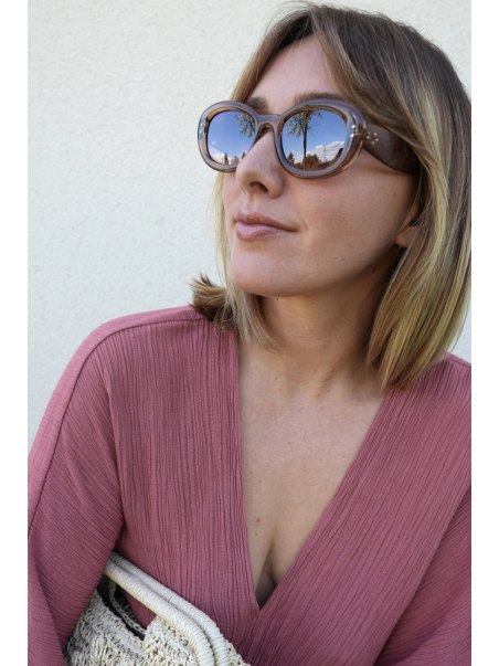 Lunettes solaires allongé beige